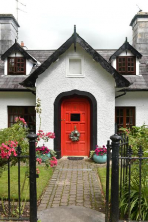 Ivy Cottage Steps from Killarney National Park